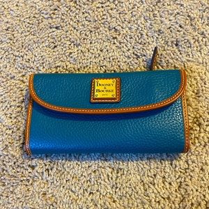 Dooney & Bourke wallet